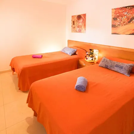 Apartment Schoene Mit Terrasse Und Pool Nahe Dem Und Geschaeften Inmosantos Daniel Tipob