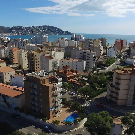 Apartment Schoene Mit Terrasse Und Pool Nahe Dem Und Geschaeften Inmosantos Daniel Tipob